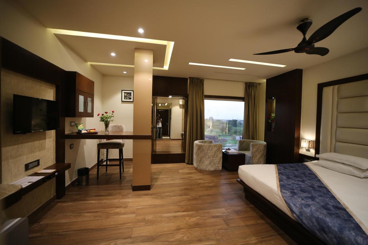 ג'אבלפור Hotel Prince Viraj מראה חיצוני תמונה