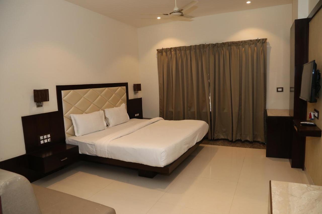 ג'אבלפור Hotel Prince Viraj מראה חיצוני תמונה